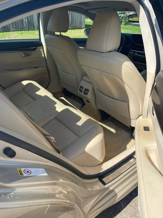 2013 Lexus ES 6th Gen - Image 12 of 17