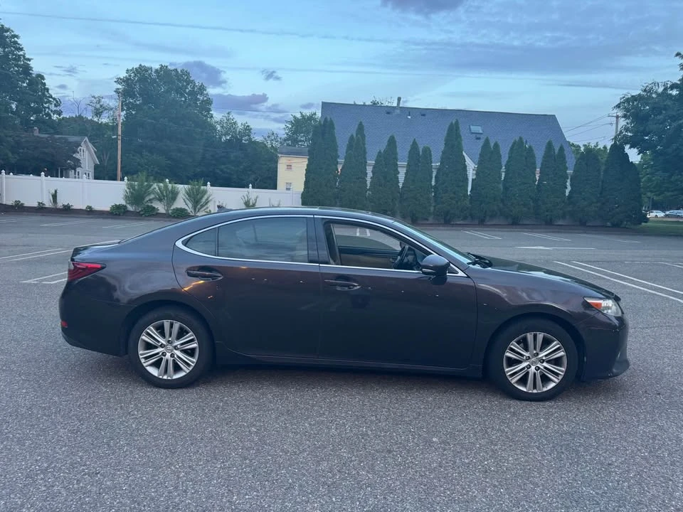 2013 Lexus ES 6th Gen - Image 4 of 14