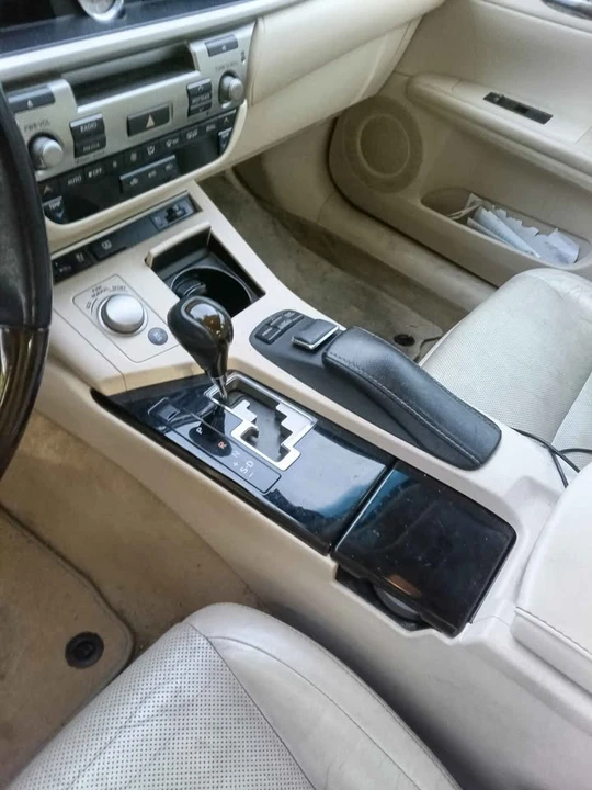 2013 Lexus ES 6th Gen - Image 3 of 9