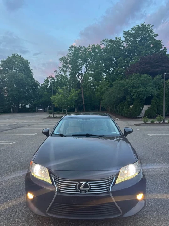 2013 Lexus ES 6th Gen - Image 13 of 14