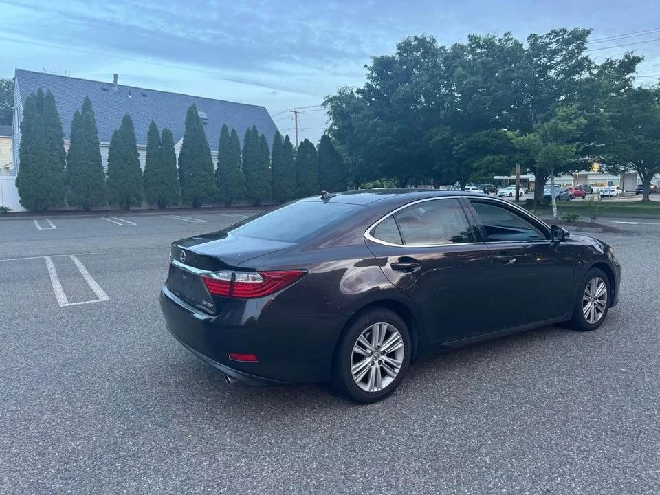 2013 Lexus ES 6th Gen - Image 5 of 14