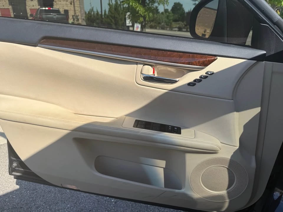 2013 Lexus ES 6th Gen - Image 15 of 20