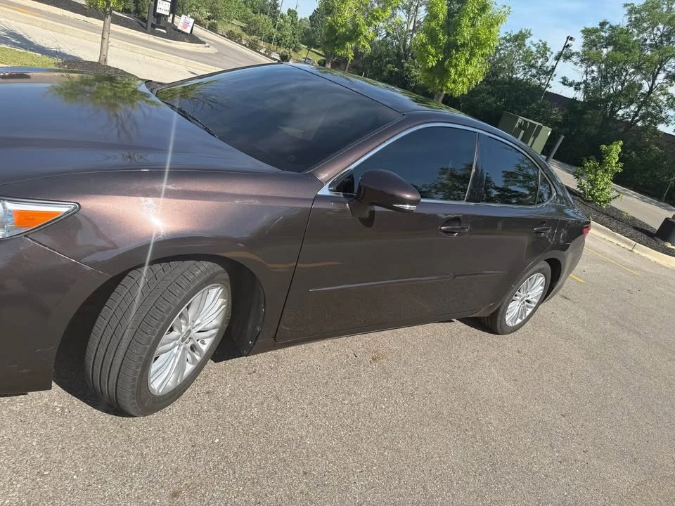 2013 Lexus ES 6th Gen - Image 9 of 20