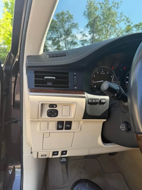 2013 Lexus ES 6th Gen - Image 12 of 20