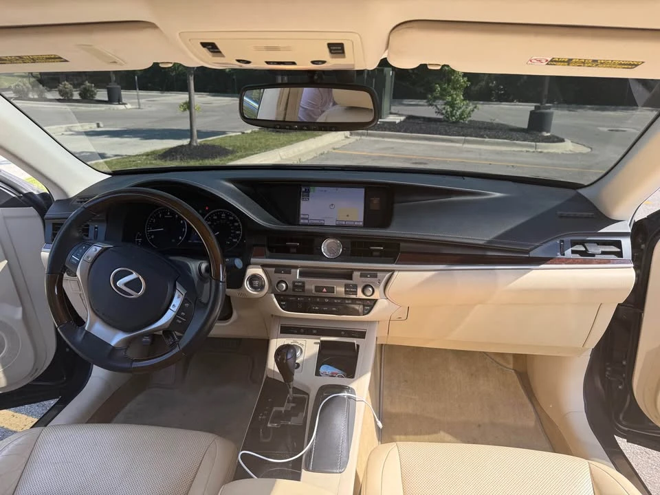 2013 Lexus ES 6th Gen - Image 19 of 20