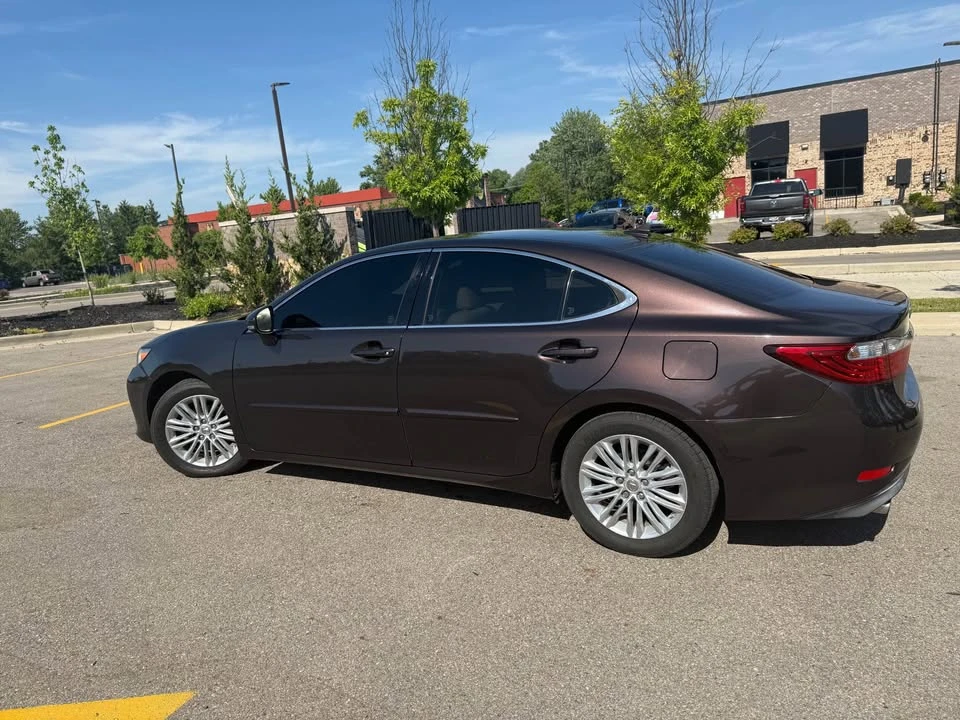 2013 Lexus ES 6th Gen - Image 5 of 20