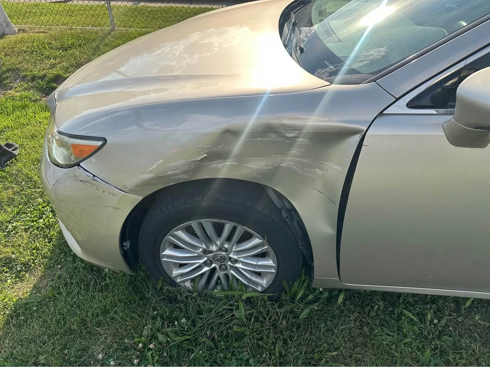 2013 Lexus ES 6th Gen - Image 2 of 12