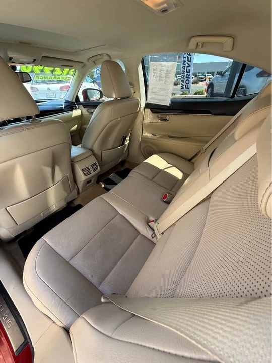 2013 Lexus ES 6th Gen - Image 5 of 6
