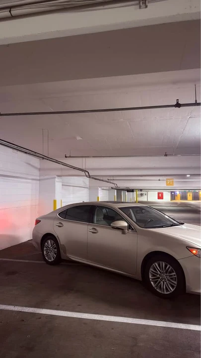 2013 Lexus ES 6th Gen - Image 4 of 9