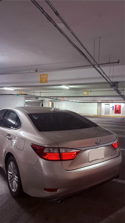 2013 Lexus ES 6th Gen - Image 3 of 9