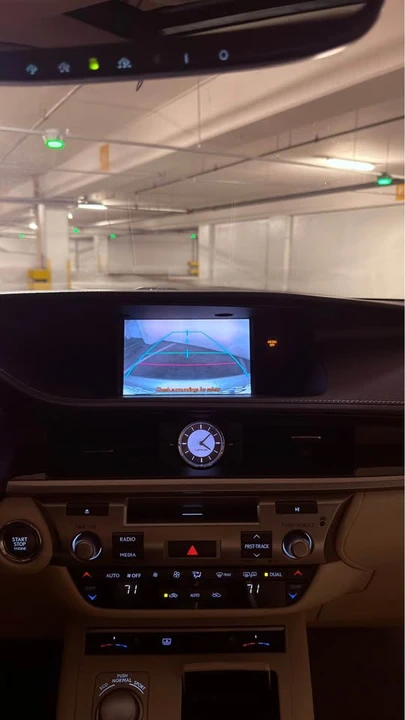 2013 Lexus ES 6th Gen - Image 8 of 9