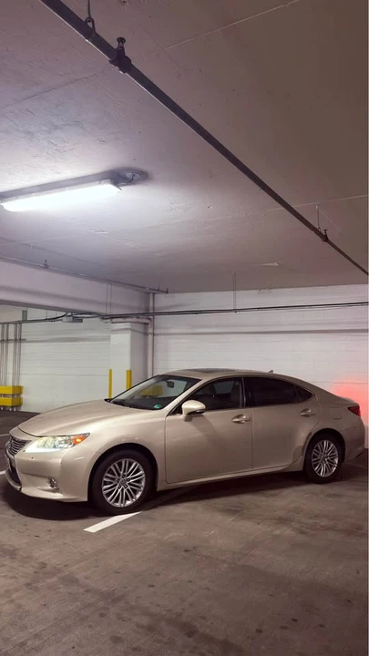 2013 Lexus ES 6th Gen - Image 2 of 9