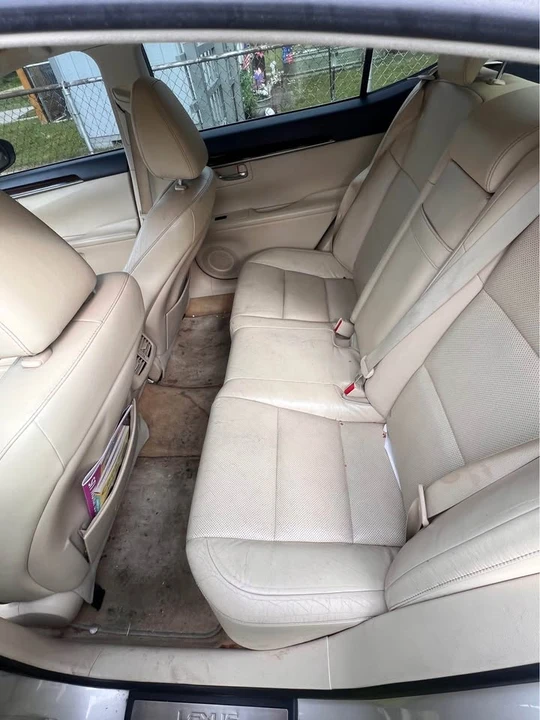 2013 Lexus ES 6th Gen - Image 9 of 12