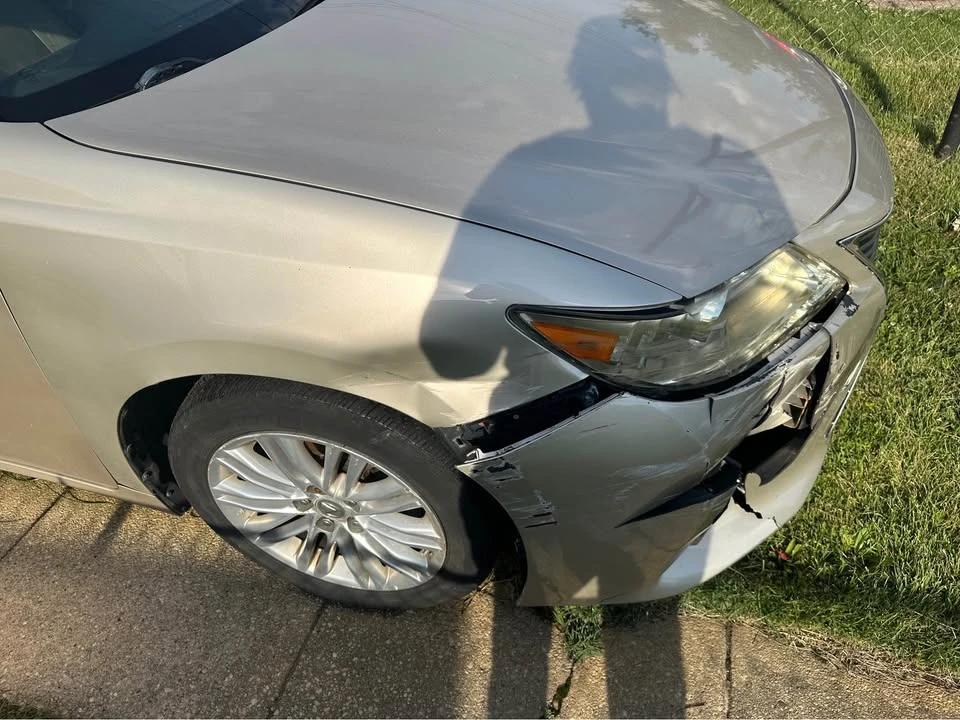 2013 Lexus ES 6th Gen - Image 5 of 12