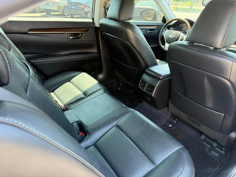 2013 Lexus ES 6th Gen - Image 14 of 20