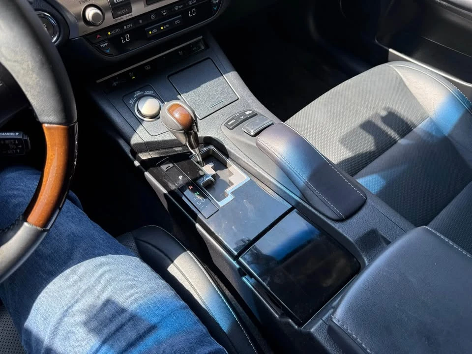 2013 Lexus ES 6th Gen - Image 19 of 20