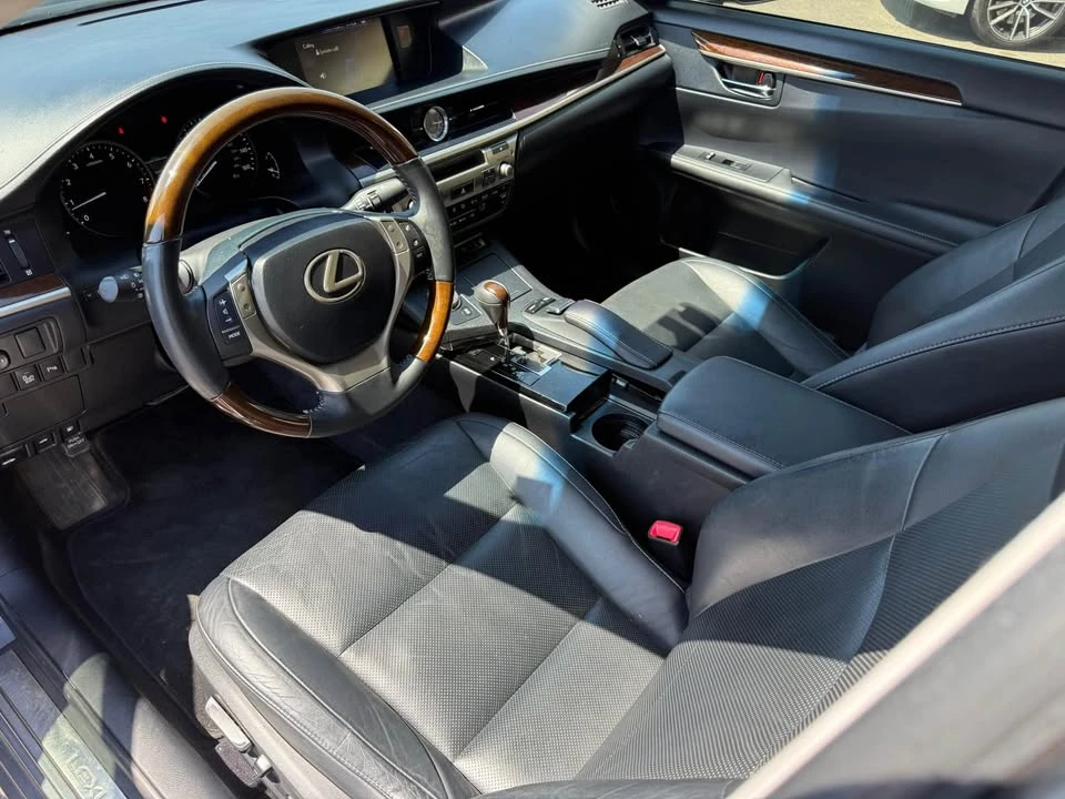 2013 Lexus ES 6th Gen - Image 15 of 20