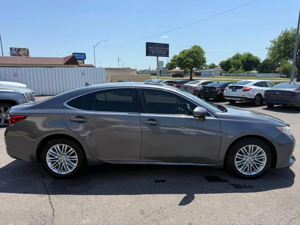 2013 Lexus ES 6th Gen - Image 3 of 20