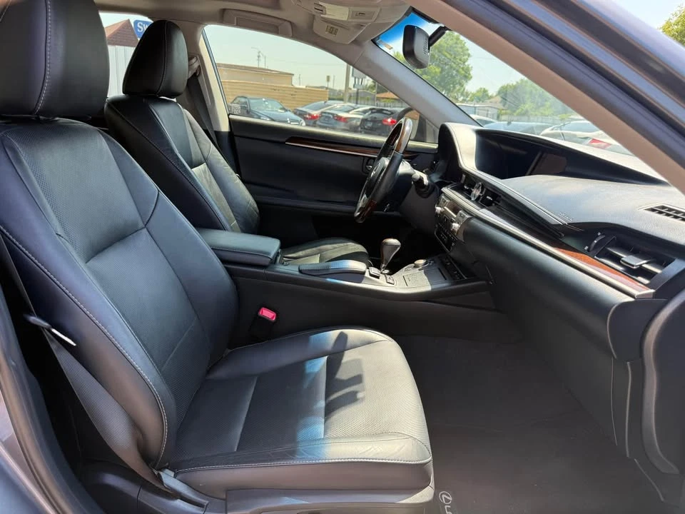 2013 Lexus ES 6th Gen - Image 18 of 20