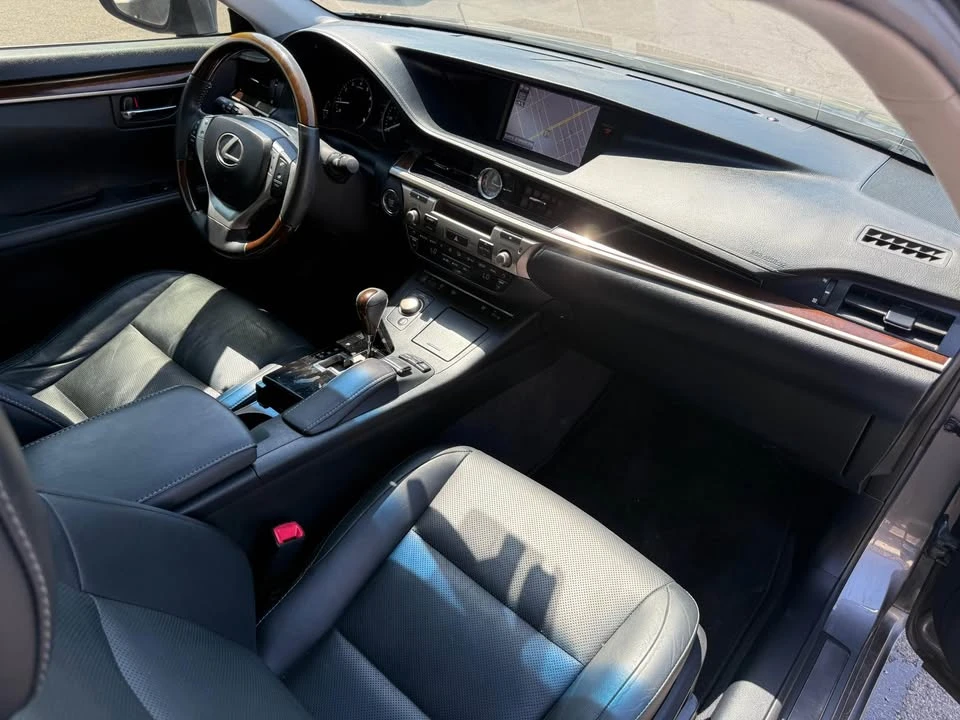2013 Lexus ES 6th Gen - Image 8 of 20