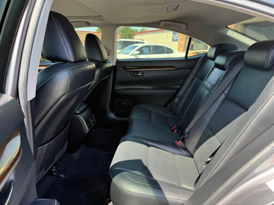 2013 Lexus ES 6th Gen - Image 13 of 20