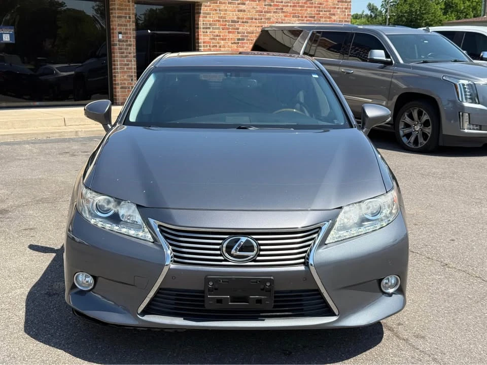 2013 Lexus ES 6th Gen - Image 16 of 20