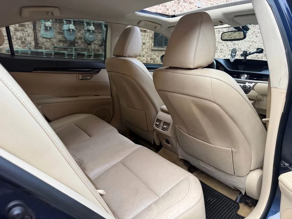 2013 Lexus ES 6th Gen - Image 15 of 19