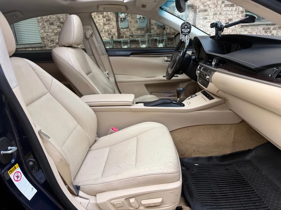 2013 Lexus ES 6th Gen - Image 12 of 19