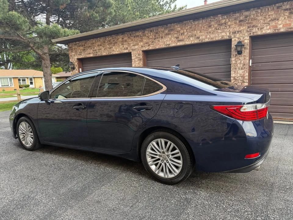 2013 Lexus ES 6th Gen - Image 8 of 19