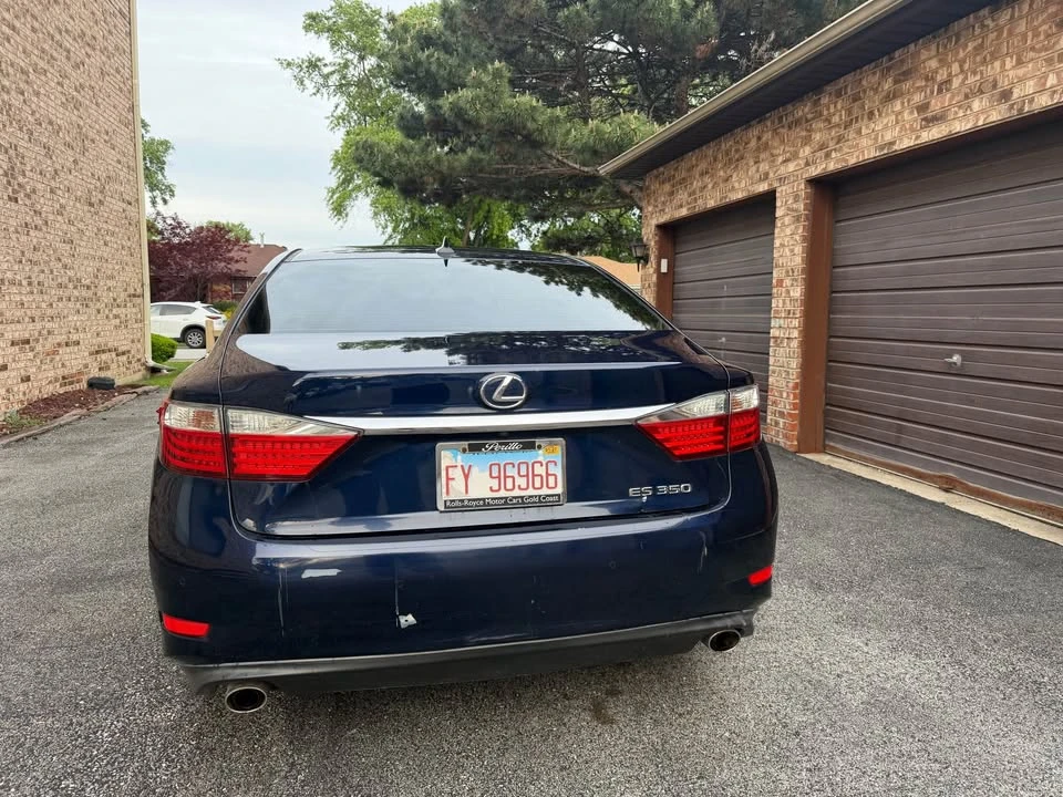 2013 Lexus ES 6th Gen - Image 9 of 19