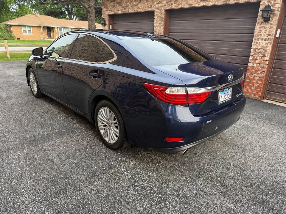 2013 Lexus ES 6th Gen - Image 19 of 19