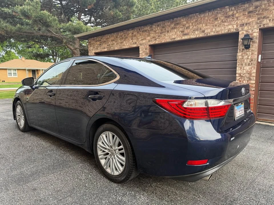 2013 Lexus ES 6th Gen - Image 4 of 19