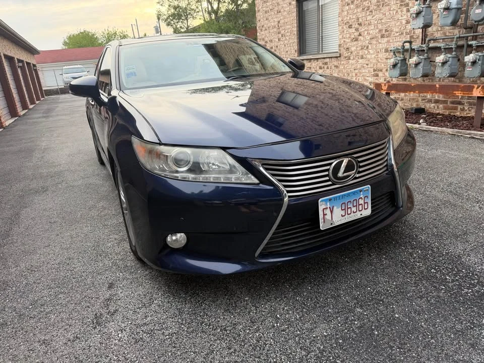 2013 Lexus ES 6th Gen - Image 5 of 19