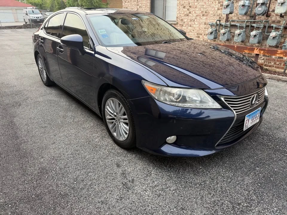 2013 Lexus ES 6th Gen - Image 3 of 19