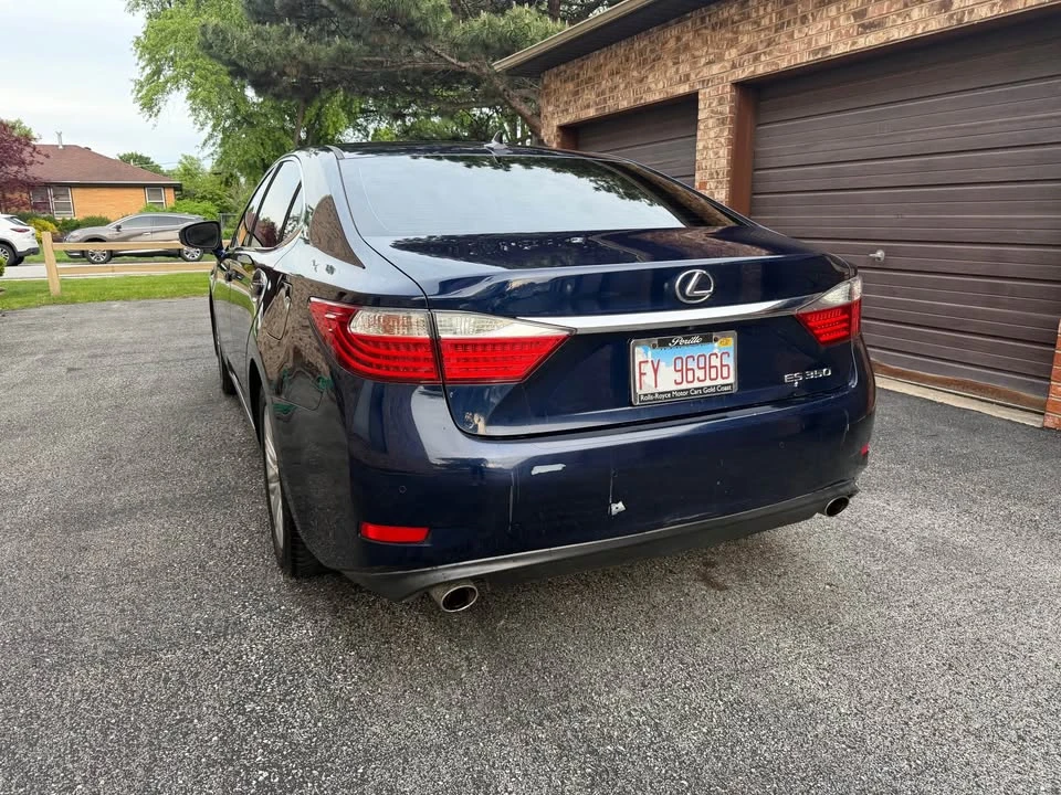 2013 Lexus ES 6th Gen - Image 17 of 19