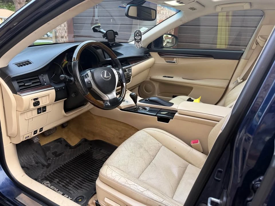 2013 Lexus ES 6th Gen - Image 11 of 19