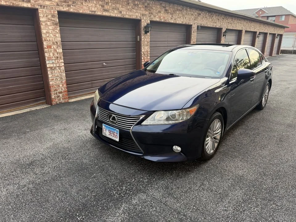 2013 Lexus ES 6th Gen - Image 2 of 19