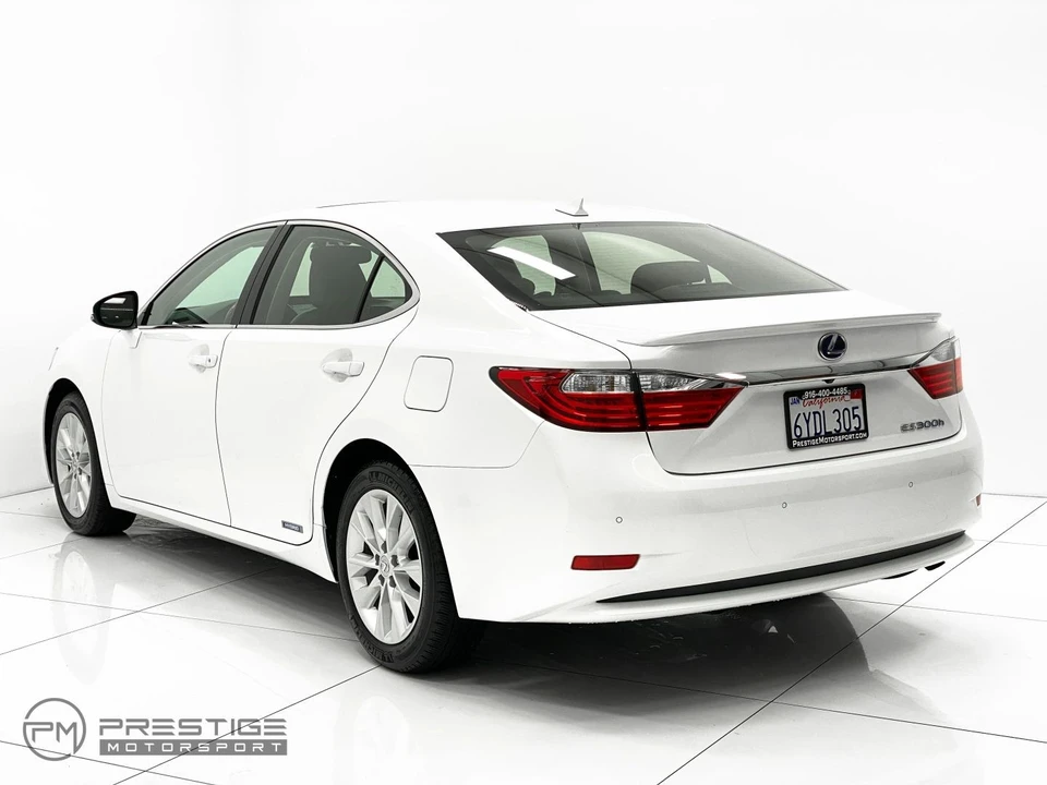 2013 Lexus ES 6th Gen - Image 8 of 21
