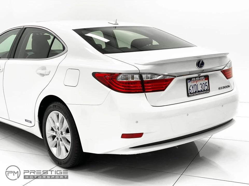 2013 Lexus ES 6th Gen - Image 10 of 21
