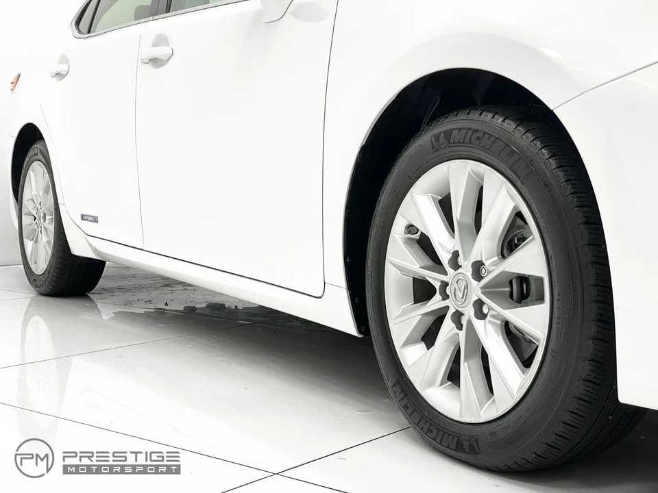 2013 Lexus ES 6th Gen - Image 13 of 21