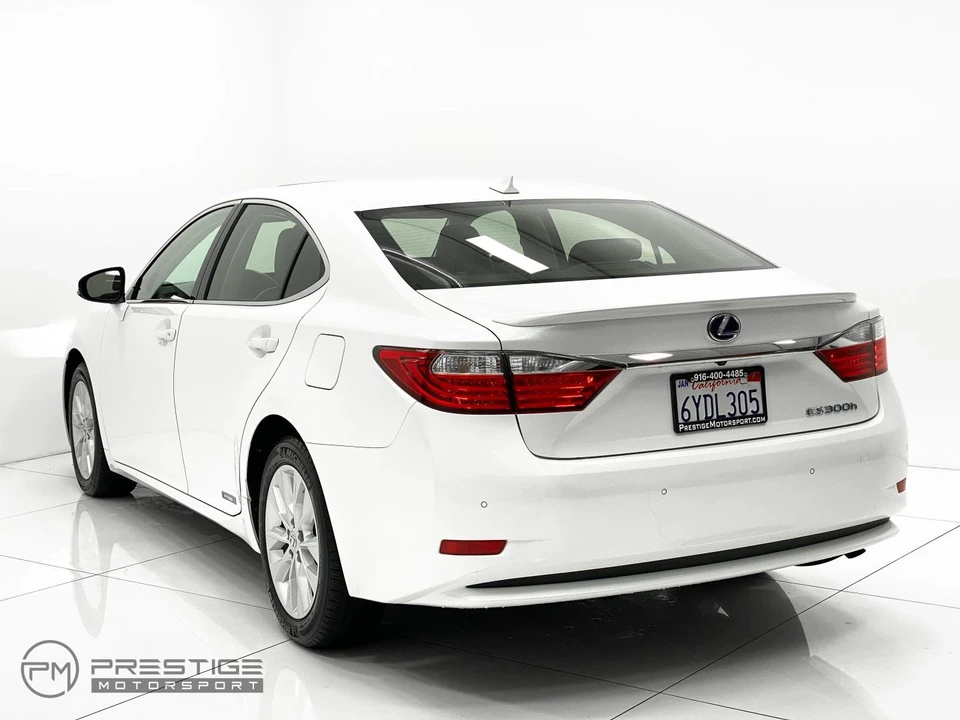 2013 Lexus ES 6th Gen - Image 12 of 21