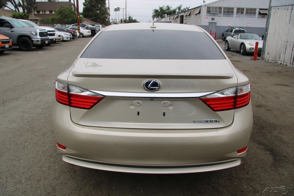 2013 Lexus ES 6th Gen - Image 5 of 21