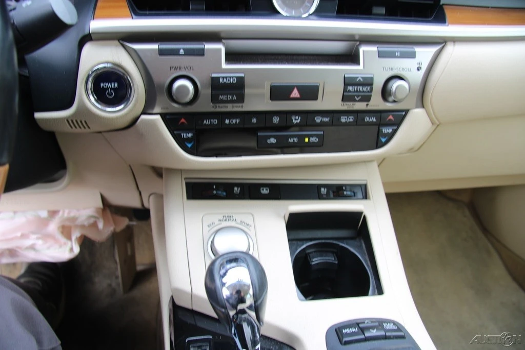 2013 Lexus ES 6th Gen - Image 19 of 21
