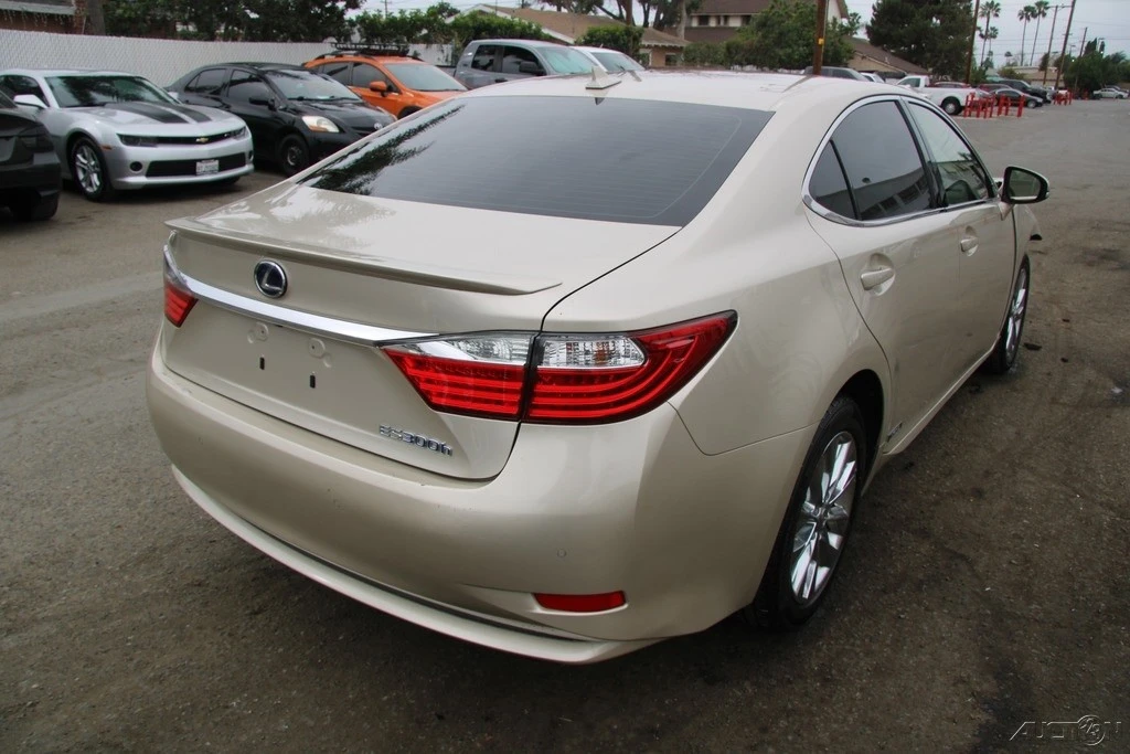 2013 Lexus ES 6th Gen - Image 6 of 21