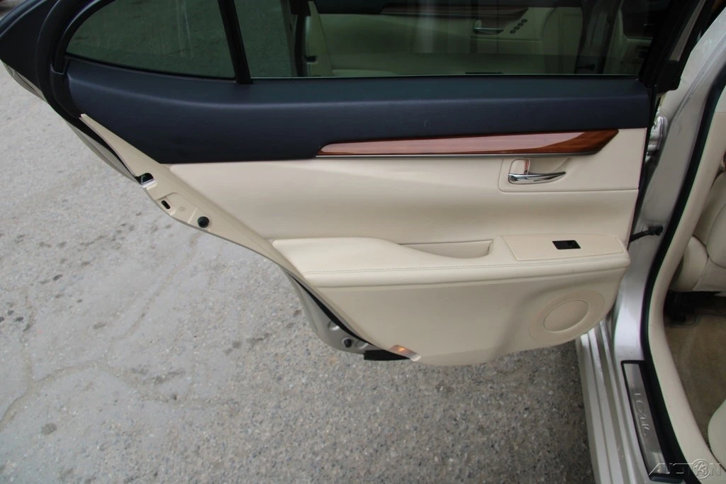 2013 Lexus ES 6th Gen - Image 21 of 21