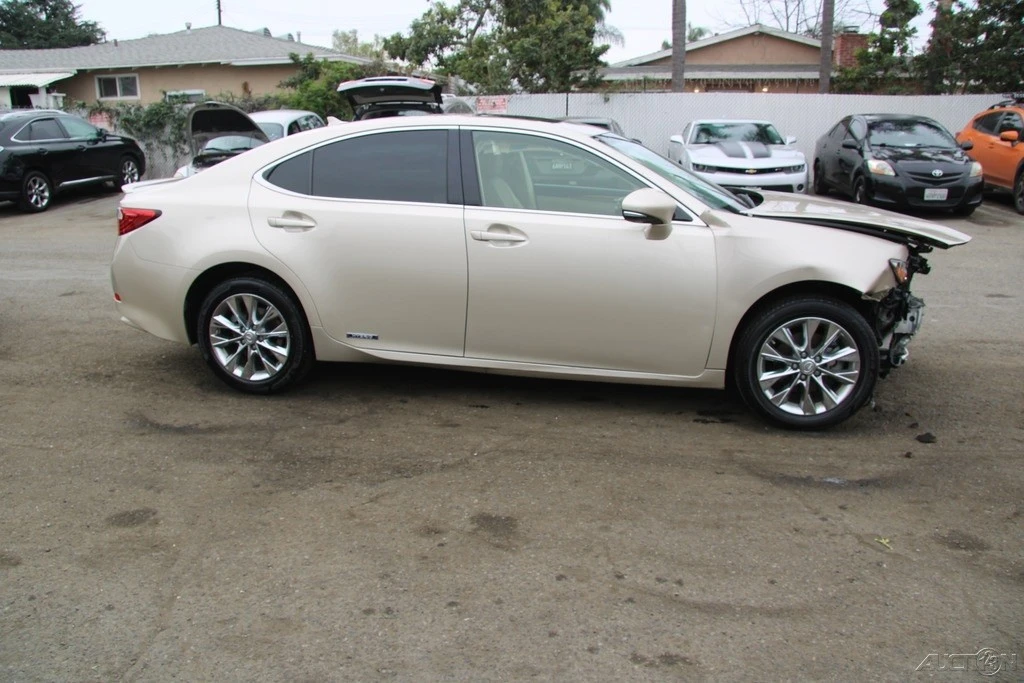 2013 Lexus ES 6th Gen - Image 7 of 21