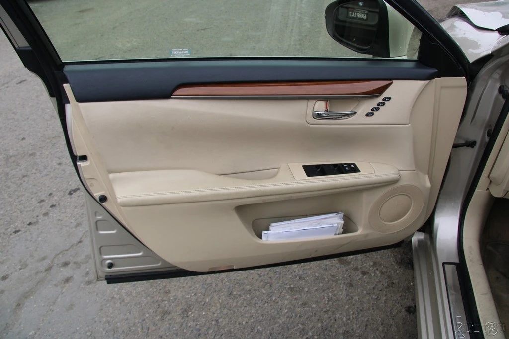 2013 Lexus ES 6th Gen - Image 12 of 21