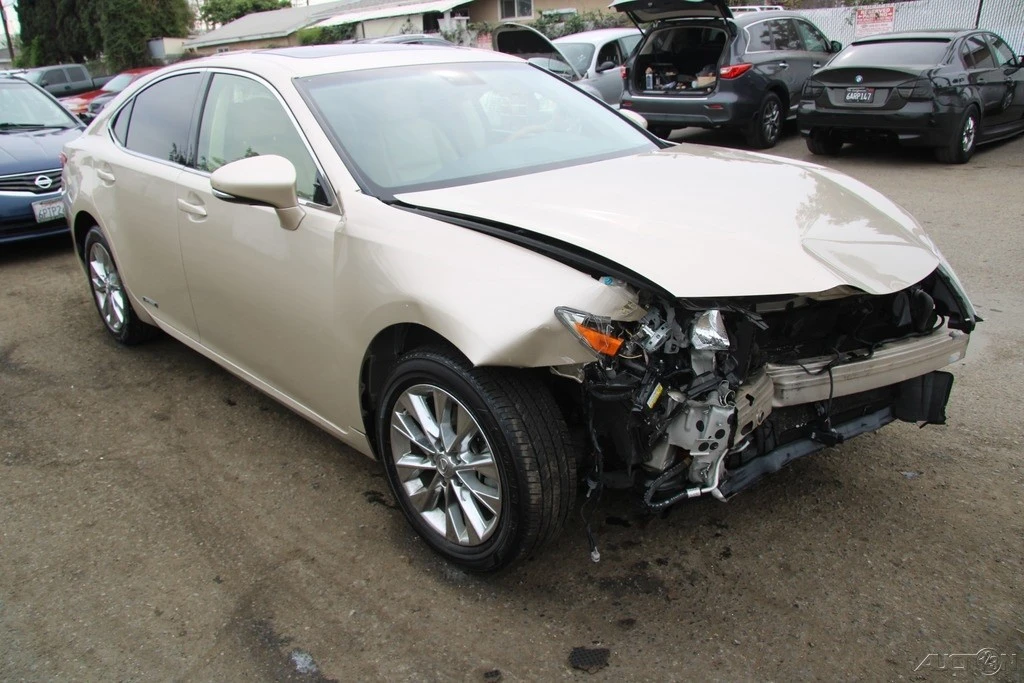 2013 Lexus ES 6th Gen - Image 8 of 21