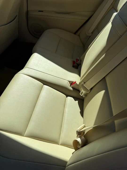 2013 Lexus ES 6th Gen - Image 4 of 5