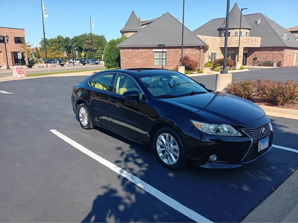 2013 Lexus ES 6th Gen - Image 2 of 6